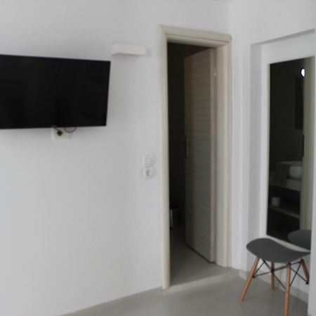 Fira Getaway - Economy Basement Rooms Exteriér fotografie